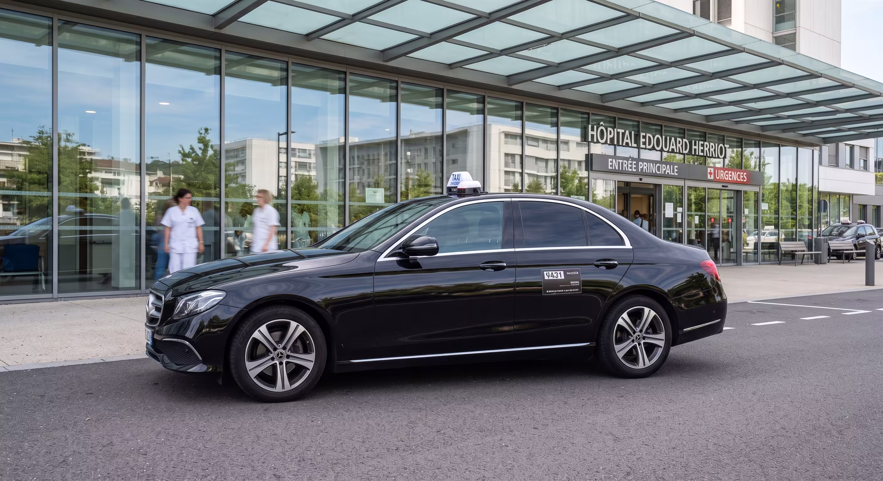 Berline noire Taxi Oyonnax pour transport médicalisé CPAM et courses